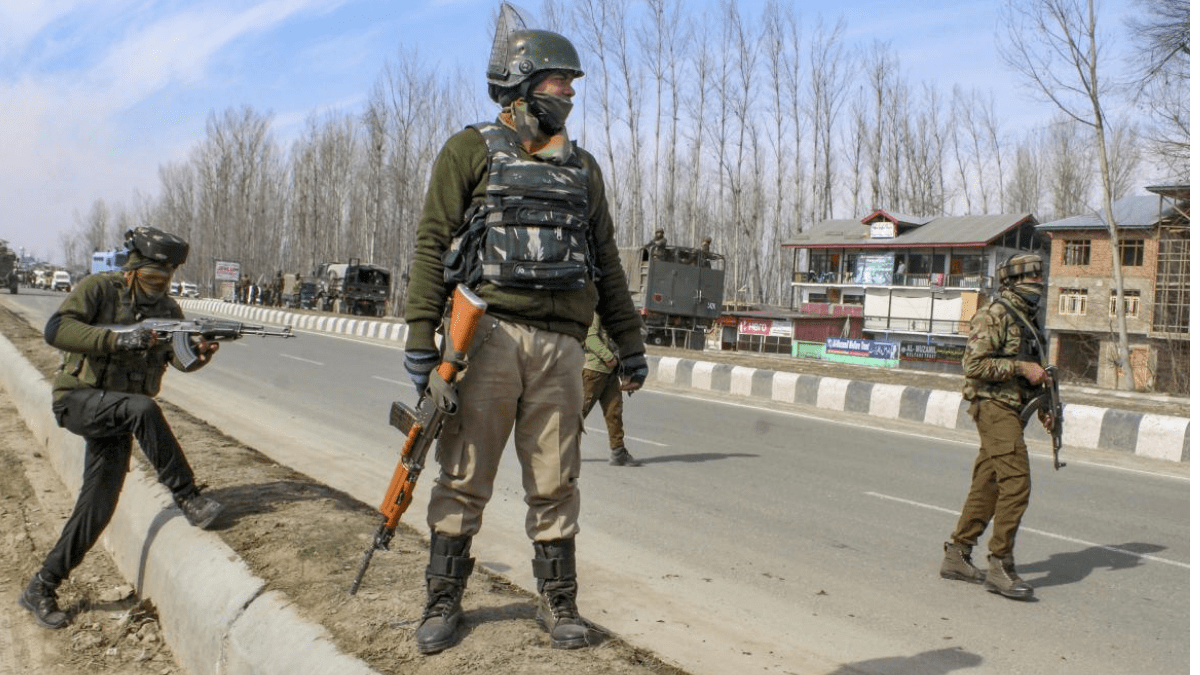 Lawaypora Terror Attack, J&K Police Arrests 2 Terror Associates